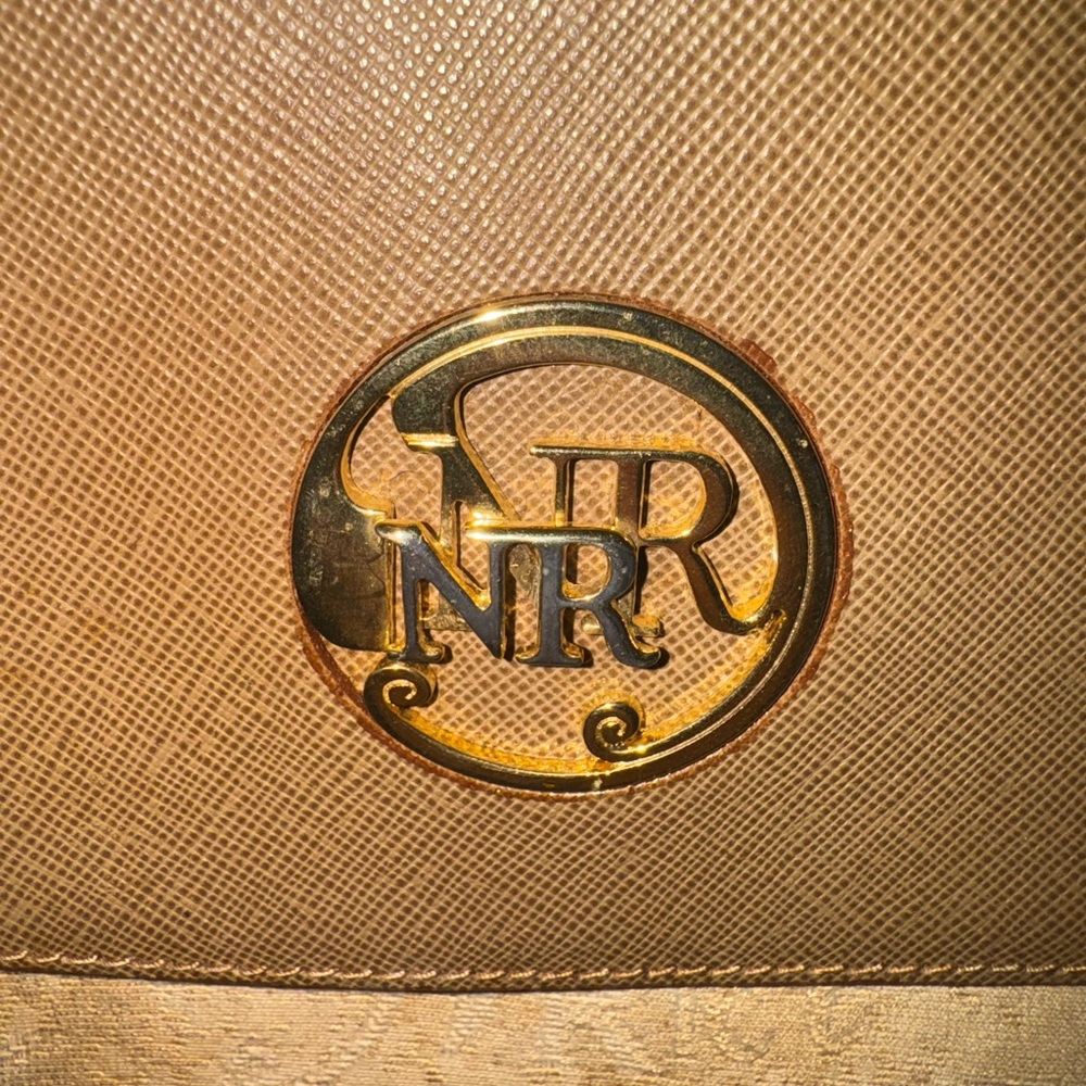 🌹Nina Ricci 🌹 canvasTan and Gold top handle bag - Picture 2 of 7
